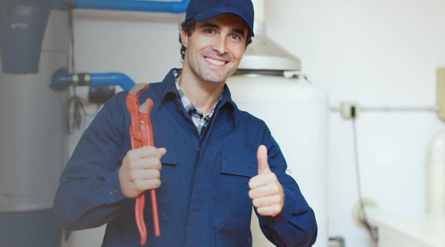 Expert burst pipe repair services in Iuka, IL